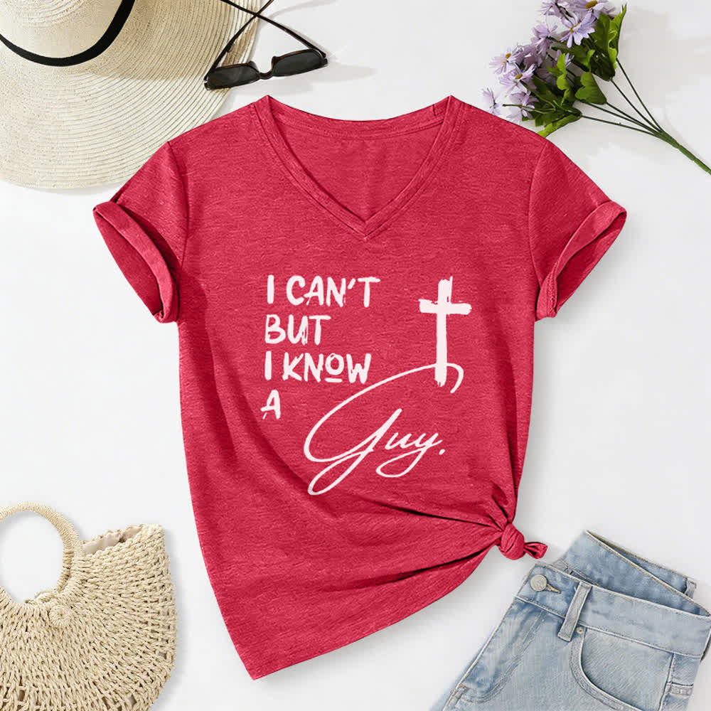 T-shirt à col en V imprimé « Je ne peux pas, mais je connais un gars » de Christianartworkshop - Rouge - 2XL - image 20