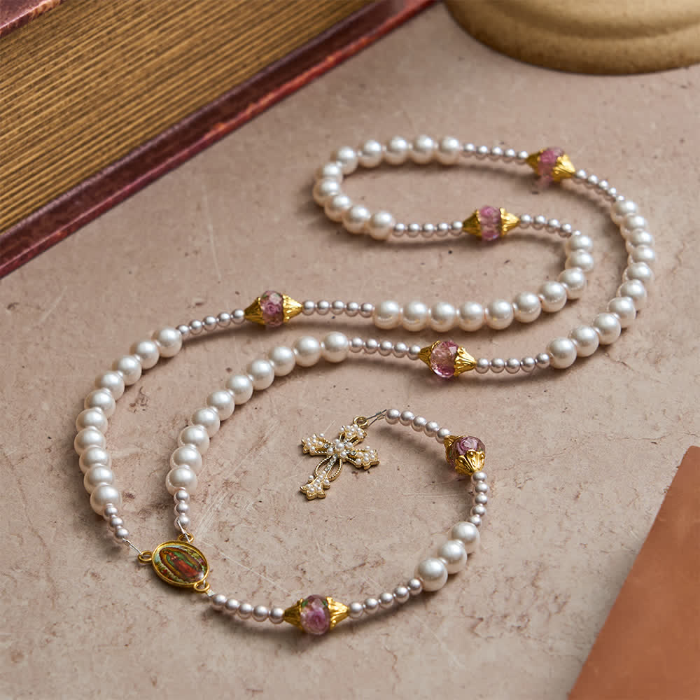 Christianartworkshop Chapelet de Guadalupe en perles ivoire et roses : Élégance sacrée et vintage - Notre-Dame et la Croix - image 0