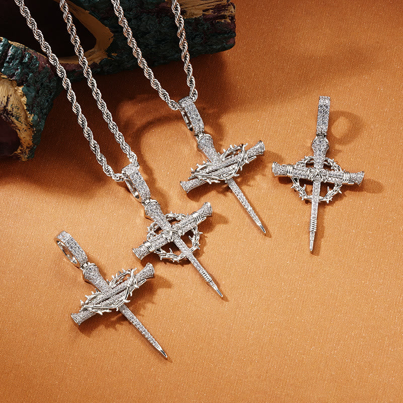 Collier croix en zircon pavé avec couronne d'épines, signé Christianartworkshop : un rappel de l'amour divin - image 5