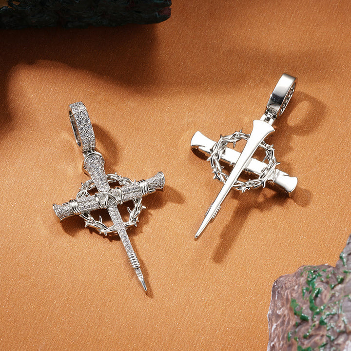 Collier croix en zircon pavé avec couronne d'épines, signé Christianartworkshop : un rappel de l'amour divin - image 6