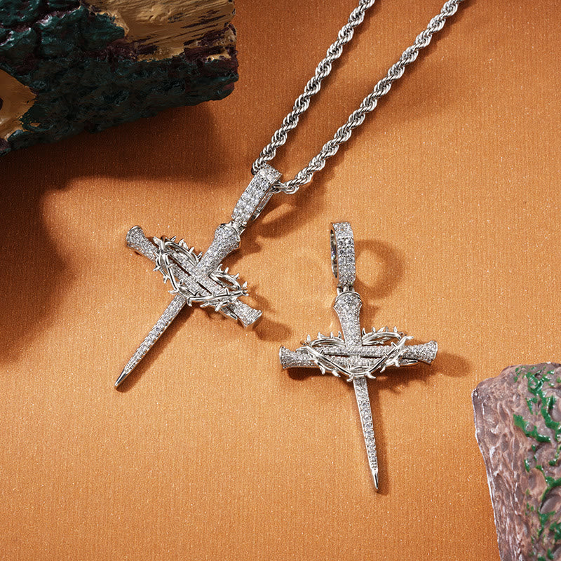 Collier croix en zircon pavé avec couronne d'épines, signé Christianartworkshop : un rappel de l'amour divin - Croix Thorn Nail B - image 7