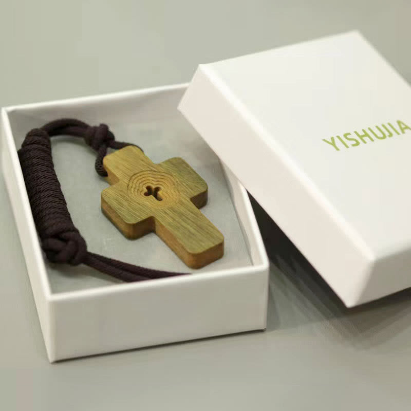 Christianartworkshop Collier pendentif croix en bois de santal vert avec découpe centrale : un symbole de grâce naturelle - image 3
