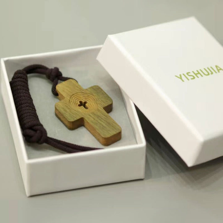 Christianartworkshop Collier pendentif croix en bois de santal vert avec découpe centrale : un symbole de grâce naturelle - image 3