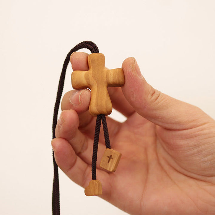 Christianartworkshop Collier pendentif croix en bois d'olivier raffiné avec détails gravés : un emblème de dévotion inébranlable - image 3