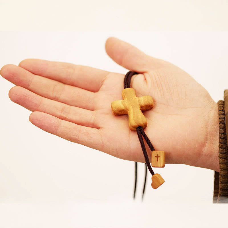 Christianartworkshop Collier pendentif croix en bois d'olivier raffiné avec détails gravés : un emblème de dévotion inébranlable - image 4