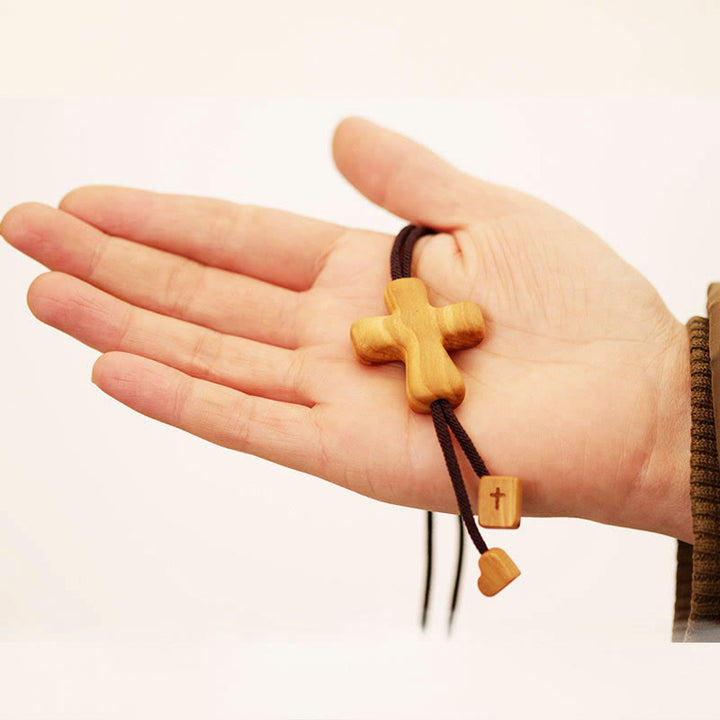 Christianartworkshop Collier pendentif croix en bois d'olivier raffiné avec détails gravés : un emblème de dévotion inébranlable - image 4