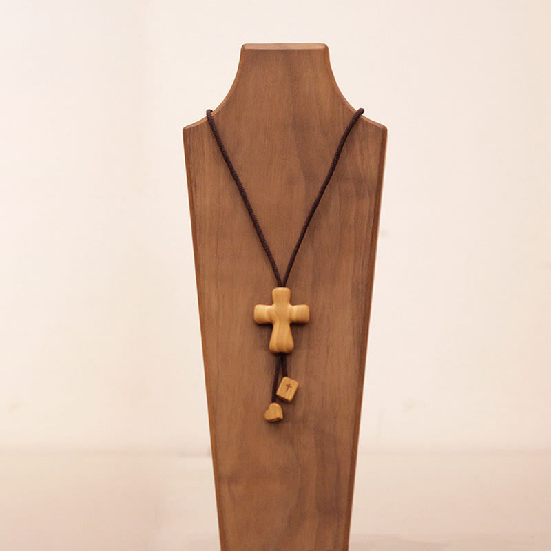Christianartworkshop Collier pendentif croix en bois d'olivier raffiné avec détails gravés : un emblème de dévotion inébranlable - image 1