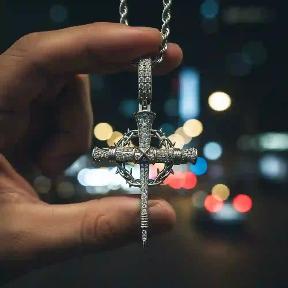 Christianartworkshop Collier croix pavée de zircon avec couronne d'épines : un rappel de l'amour divin - Croix d'épines A - image 0