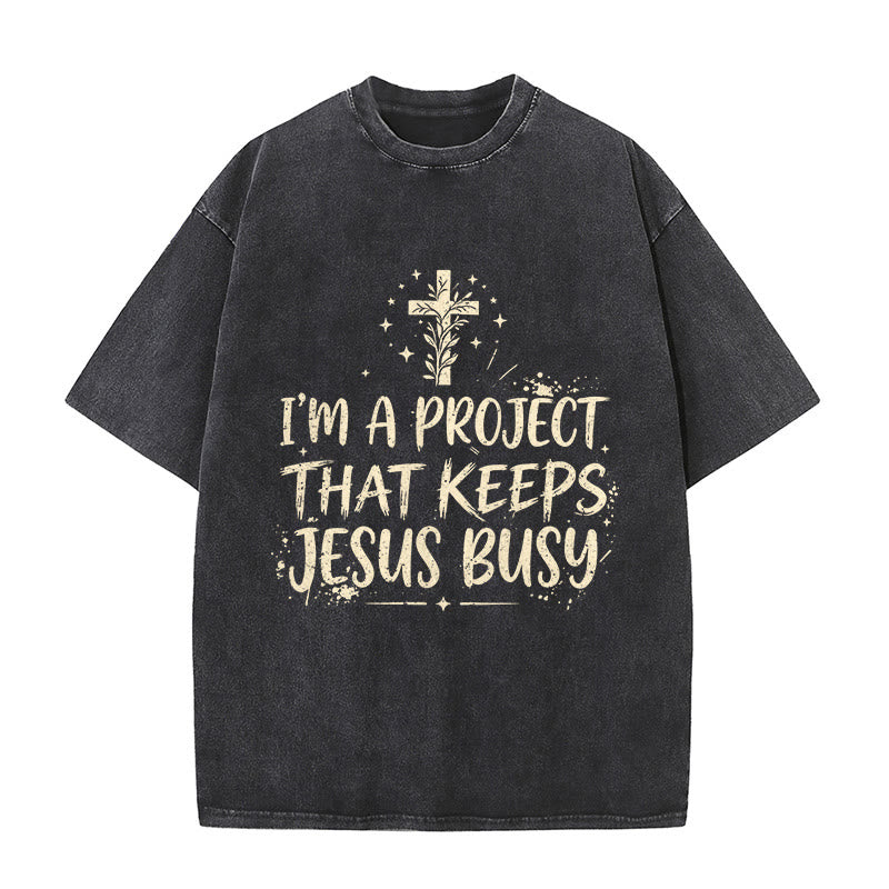 Christianartworkshop T-shirt unisexe délavé « Je suis un projet qui occupe Jésus » (Citation humoristique sur la foi) - Noir - 5XL - image 0