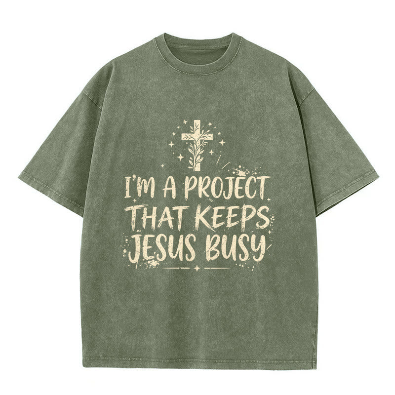 Christianartworkshop T-shirt unisexe délavé « Je suis un projet qui occupe Jésus » (Citation humoristique sur la foi) - Vert armée - 5XL - image 3