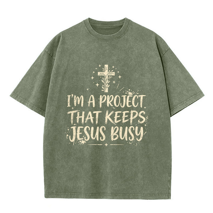 Christianartworkshop T-shirt unisexe délavé « Je suis un projet qui occupe Jésus » (Citation humoristique sur la foi) - Vert armée - 5XL - image 3