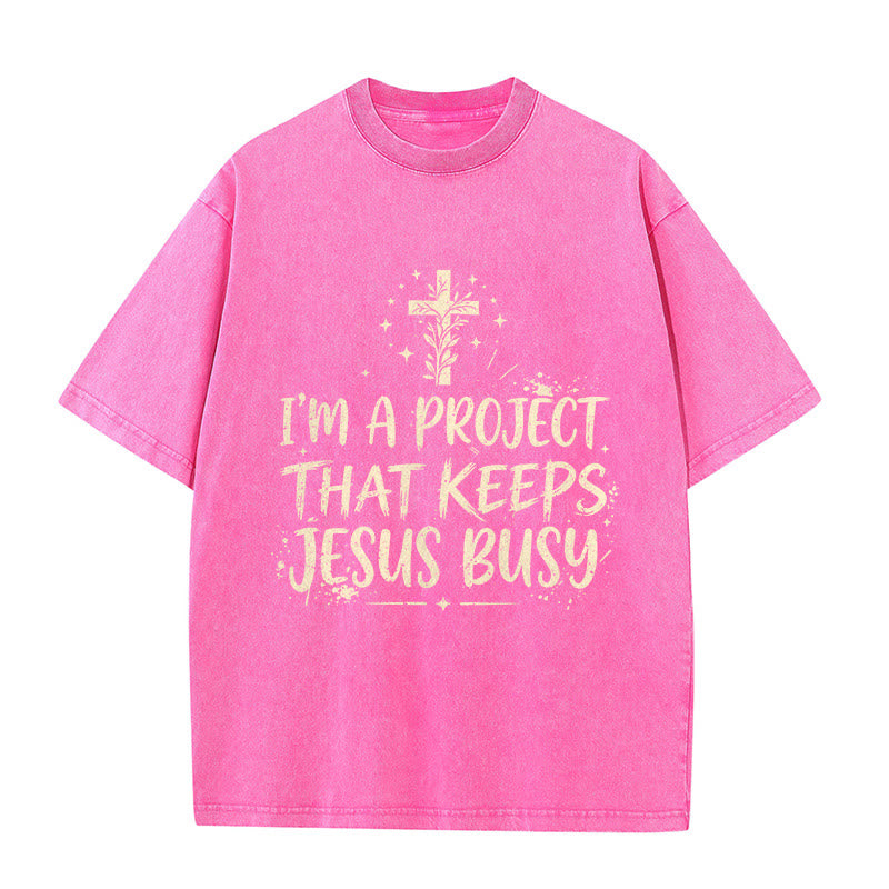Christianartworkshop T-shirt unisexe délavé « Je suis un projet qui occupe Jésus » (Citation humoristique sur la foi) - Rose - 5XL - image 5