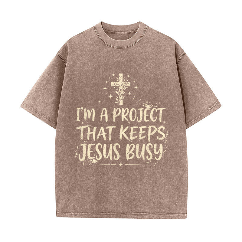 Christianartworkshop T-shirt unisexe délavé « Je suis un projet qui occupe Jésus » (Citation humoristique sur la foi) - Brun - 5XL - image 1