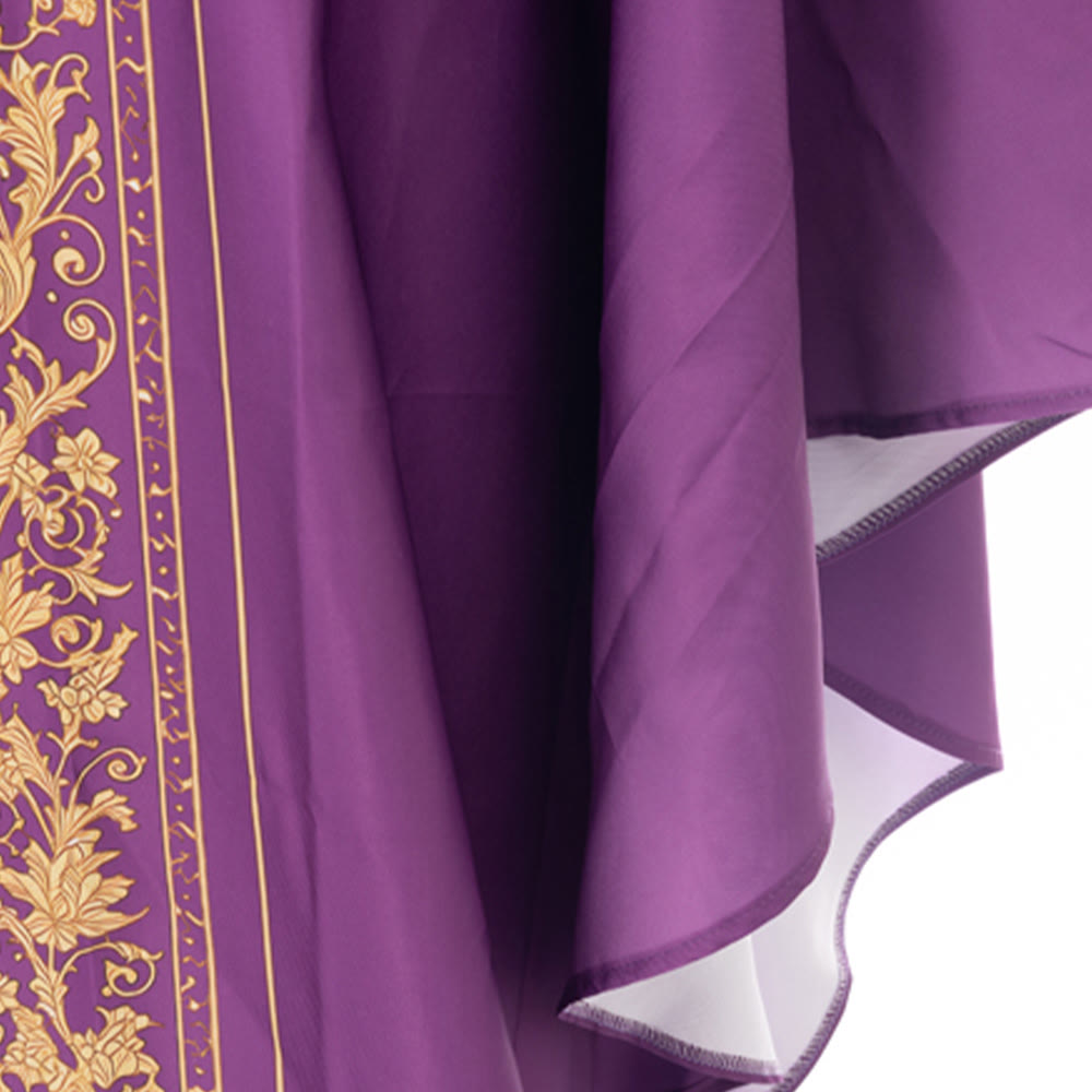 Chasuble Christianartworkshop ornée d'un blason du Sacré-Cœur et d'un motif floral. - image 14