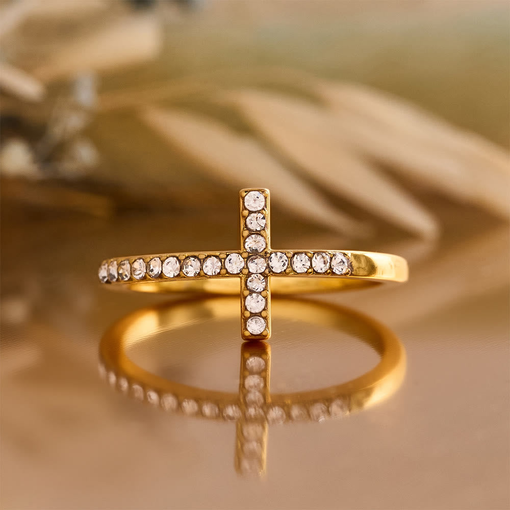 Christianartworkshop Bague délicate en zircon sertie de pierres sur toute sa surface, formant une croix latérale : un symbole de grâce divine discrète - image 4