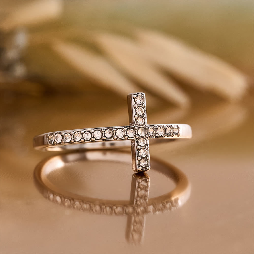 Christianartworkshop Bague délicate en zircon sertie de pierres sur toute sa surface, formant une croix latérale : un symbole de grâce divine discrète - image 14