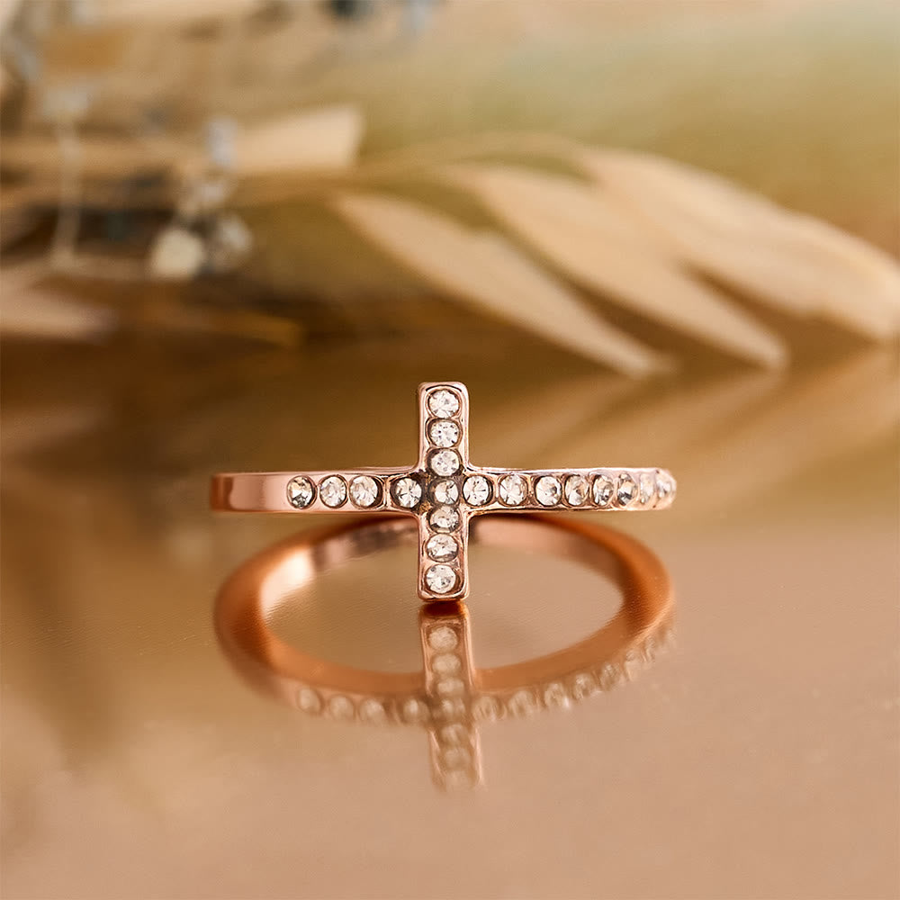 Christianartworkshop Bague délicate en zircon sertie de pierres sur toute sa surface, formant une croix latérale : un symbole de grâce divine discrète - image 10