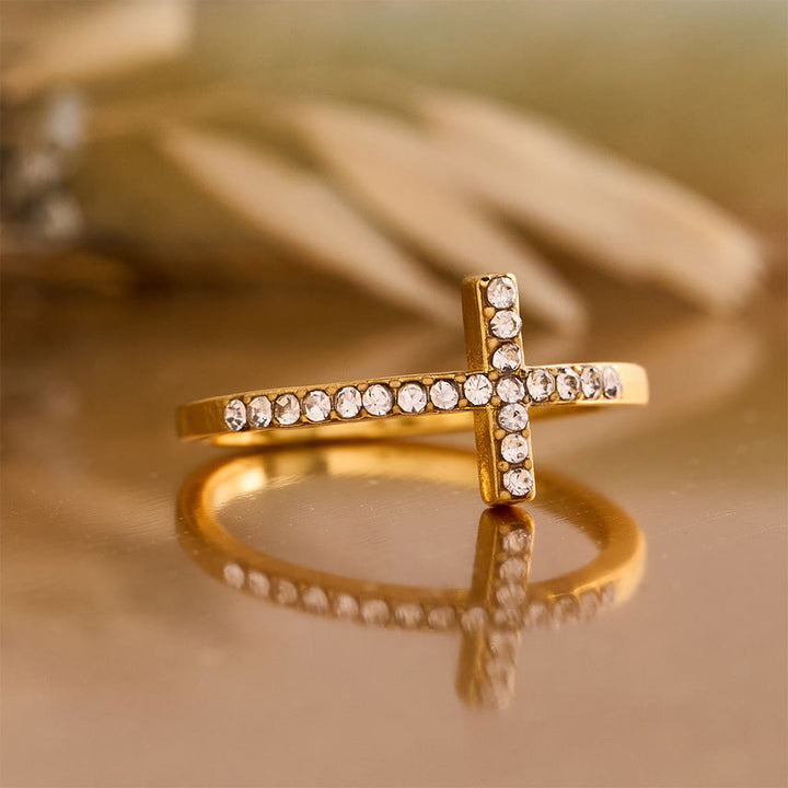 Christianartworkshop Bague délicate en zircon sertie de pierres sur toute sa surface, formant une croix latérale : un symbole de grâce divine discrète - image 5