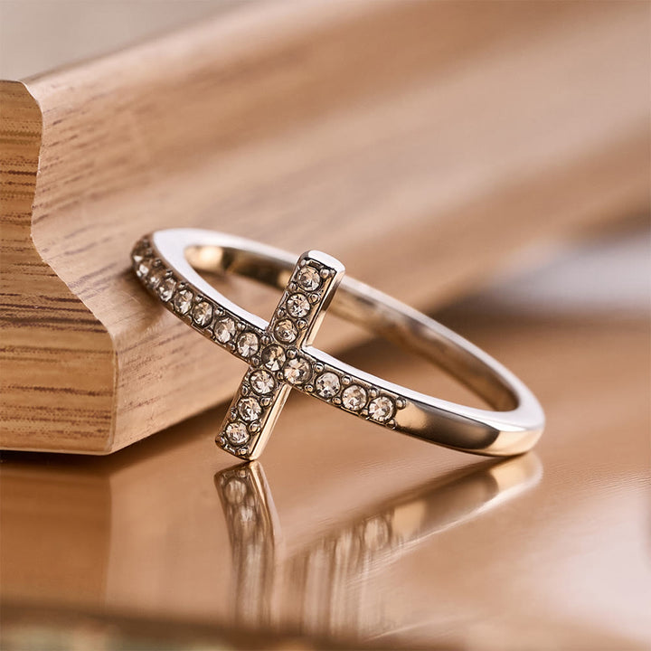 Christianartworkshop Bague délicate en zircon sertie de pierres sur toute sa surface, formant une croix latérale : un symbole de grâce divine discrète - image 12