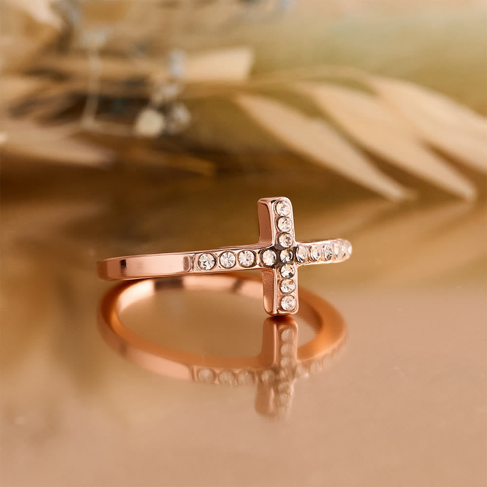 Christianartworkshop Bague délicate en zircon sertie de pierres sur toute sa surface, formant une croix latérale : un symbole de grâce divine discrète - image 8