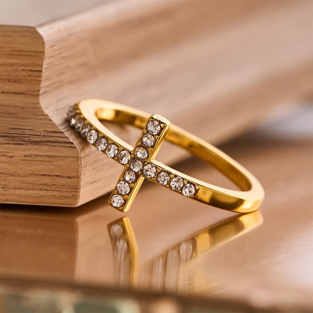 Christianartworkshop Bague délicate en zircon sertie de pierres sur toute sa surface, formant une croix latérale : un symbole de grâce divine discrète - image 2