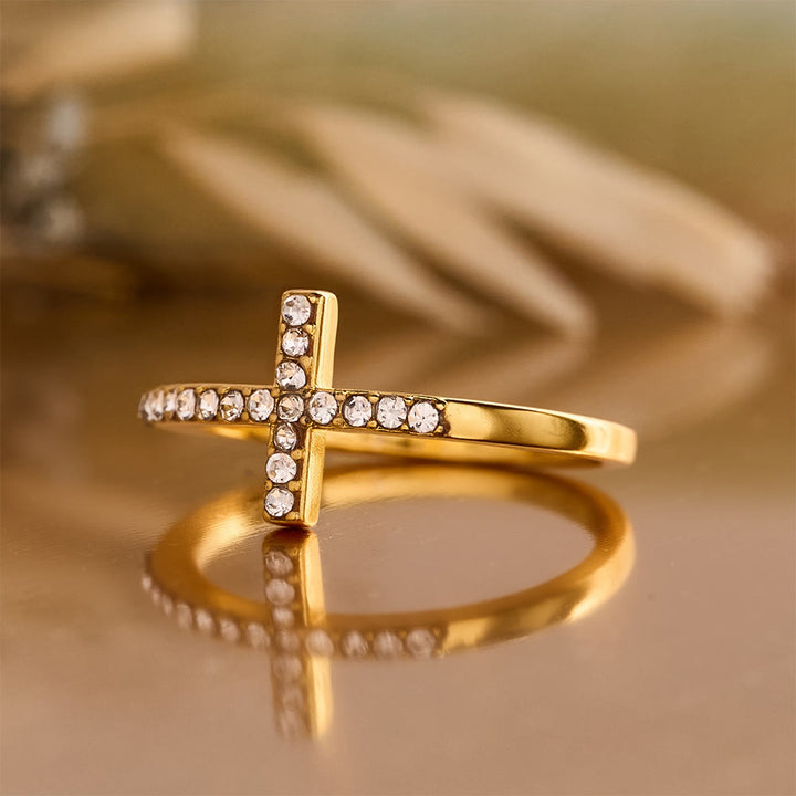 Christianartworkshop Bague délicate en zircon sertie de pierres sur toute sa surface, formant une croix latérale : un symbole de grâce divine discrète - image 3