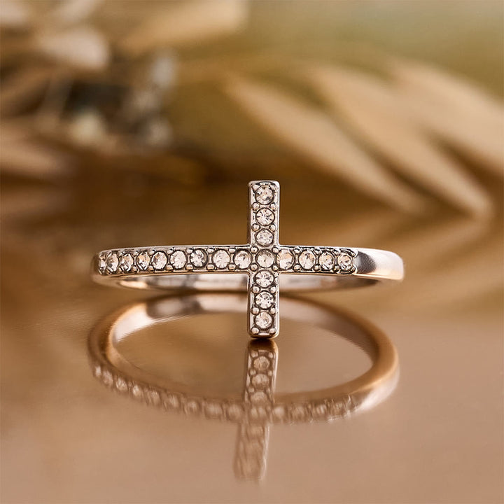 Christianartworkshop Bague délicate en zircon sertie de pierres sur toute sa surface, formant une croix latérale : un symbole de grâce divine discrète - image 15