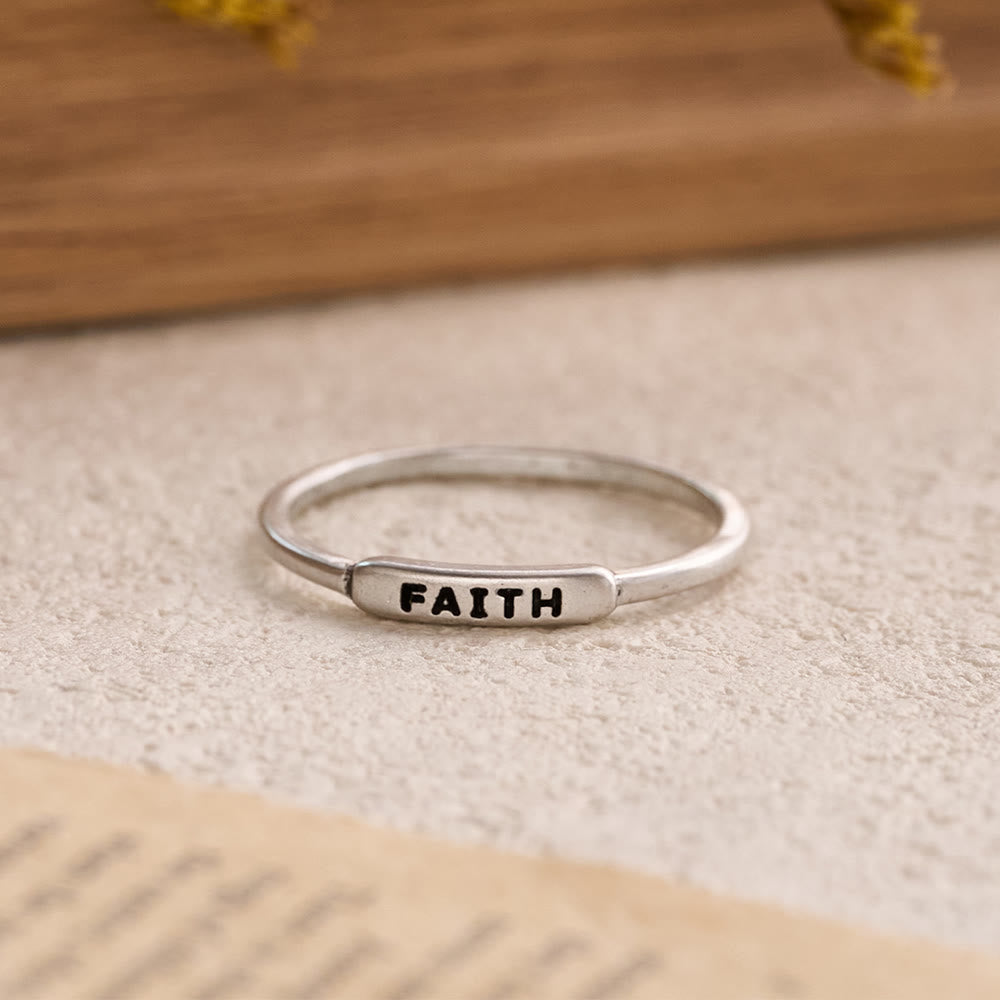 Christianartworkshop Ensemble de bagues empilables raffinées avec inscription gravée BLESSED/FAITH/HOPE : un emblème de dévotion discrète - image 1