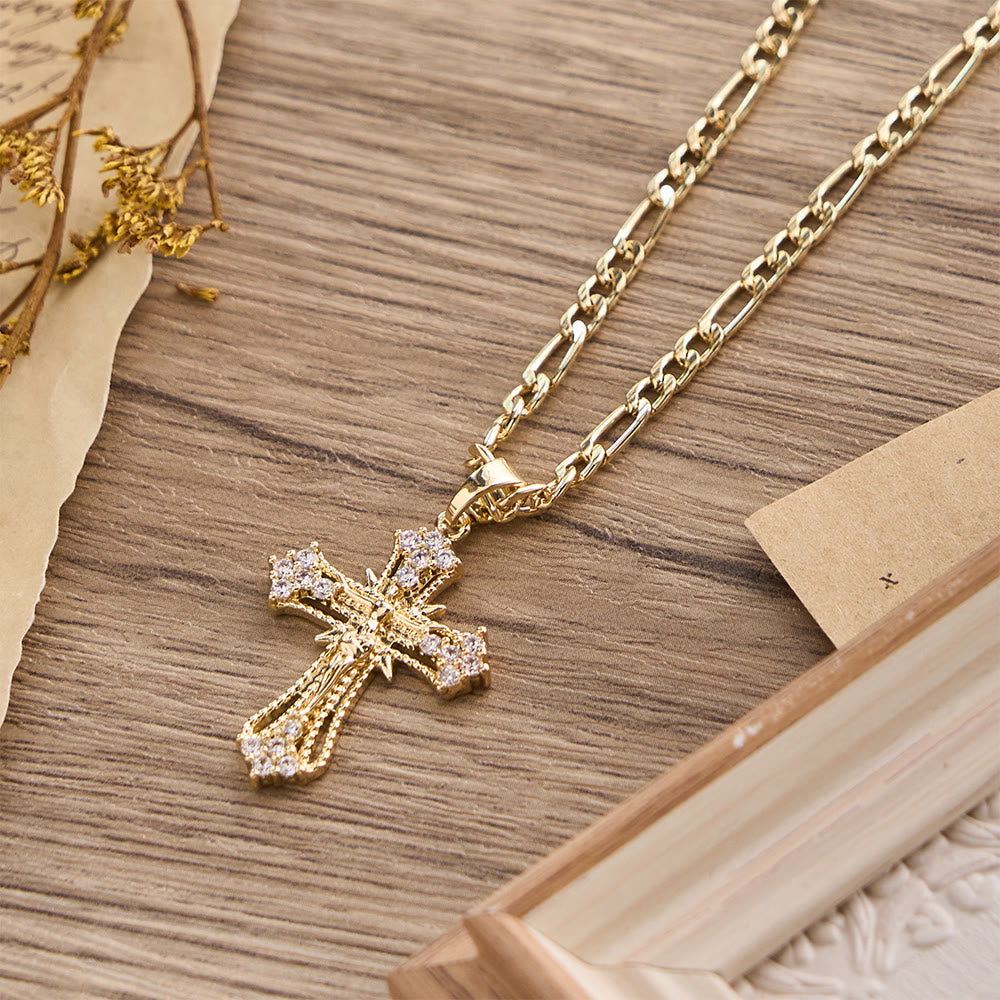 Christianartworkshop Collier pendentif crucifix en zircon orné avec chaîne Figaro : un symbole de dévotion sacrée - image 2