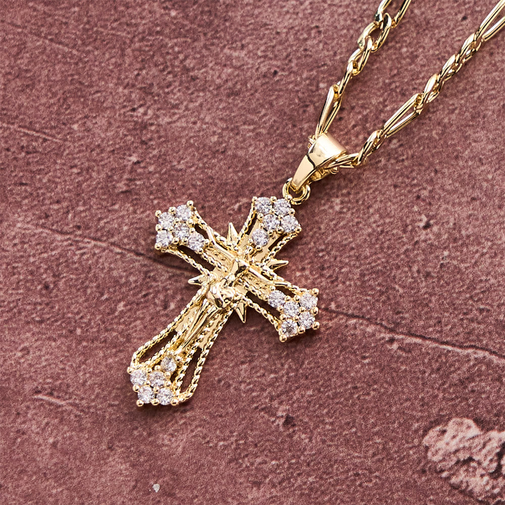 Christianartworkshop Collier pendentif crucifix en zircon orné avec chaîne Figaro : un symbole de dévotion sacrée - Crucifix - image 0