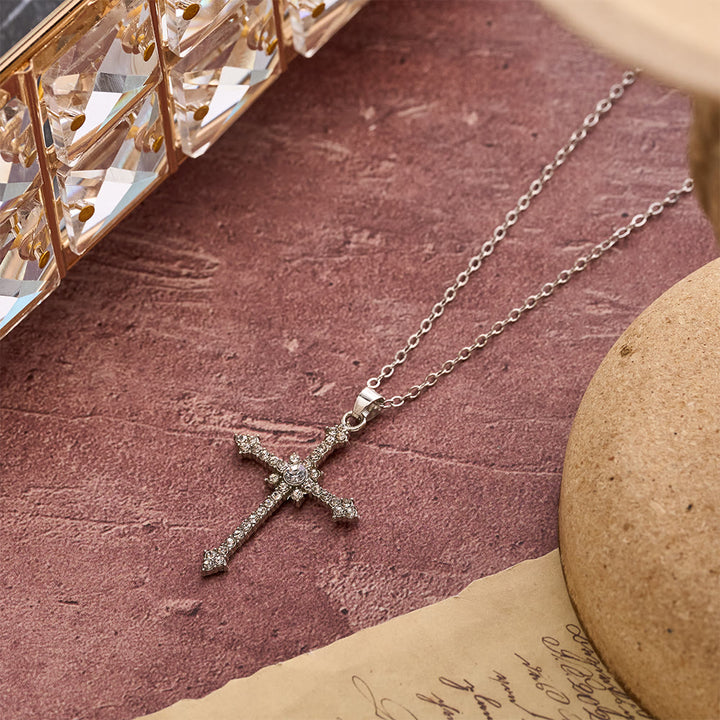 Christianartworkshop Collier pendentif croix raffiné incrusté de zircon avec pierre centrale : un emblème de dévotion silencieuse - image 3