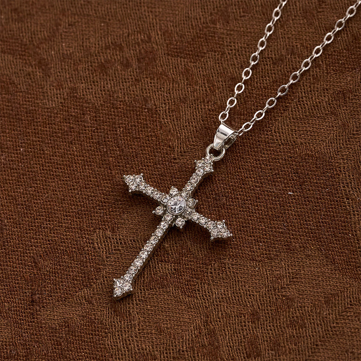 Christianartworkshop Collier pendentif croix raffiné incrusté de zircon avec pierre centrale : un emblème de dévotion silencieuse - Croix - image 0
