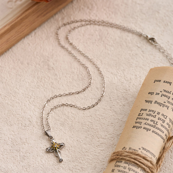 Christianartworkshop Collier délicat en forme de croix avec centre en forme d'étoile et chaîne fine : un symbole quotidien d'espoir et de direction. - image 2