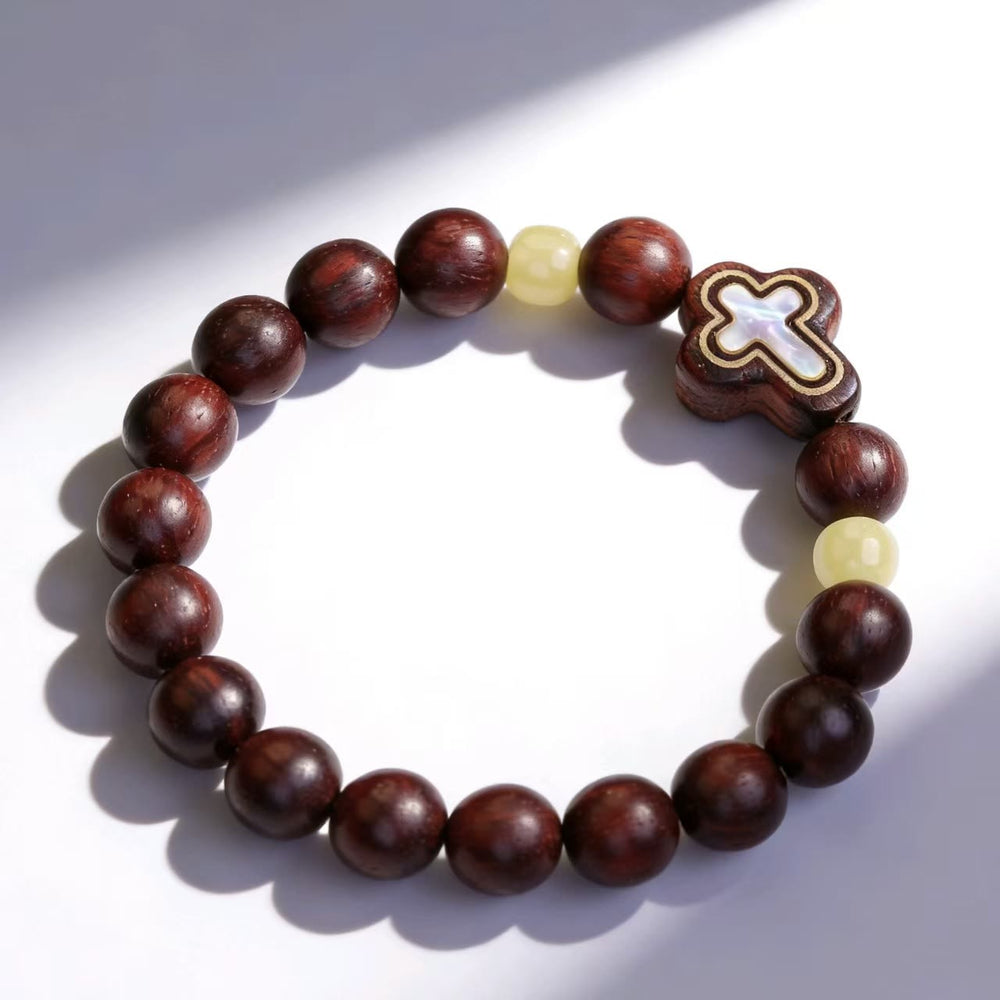 Christianartworkshop Bracelet croix en bois de santal et nacre : symbole de sérénité divine - image 1