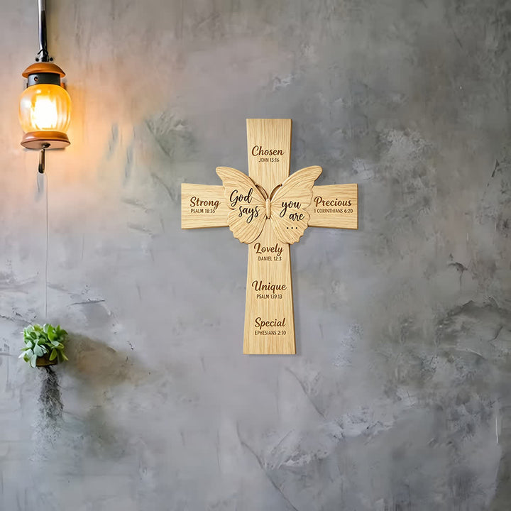 Christianartworkshop Décoration murale rustique en bois à caractère religieux avec l'inscription « Dieu dit que tu es » et un papillon - image 2