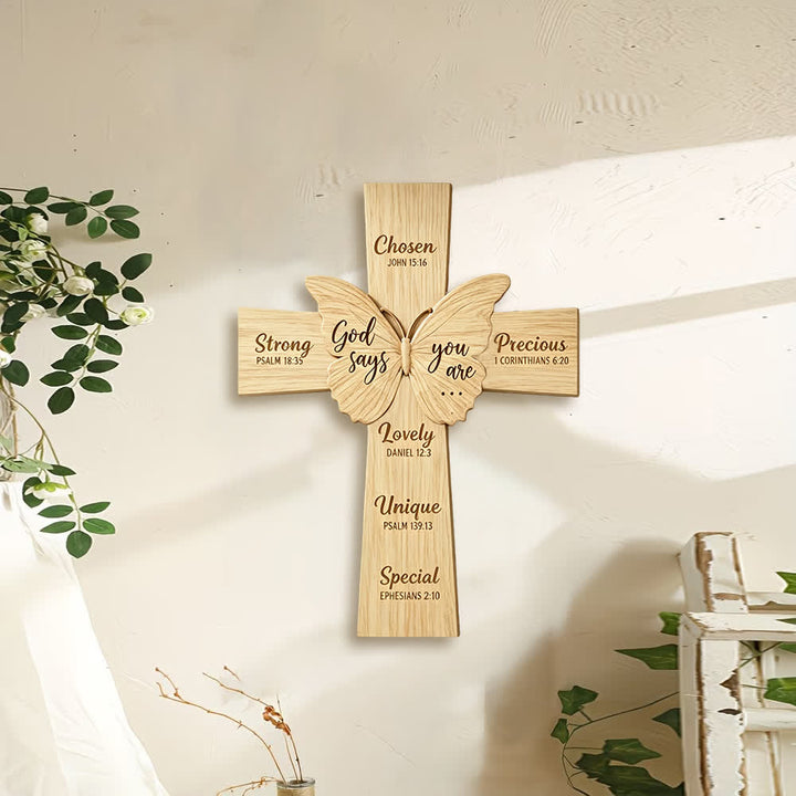 Christianartworkshop Décoration murale rustique en bois à caractère religieux avec l'inscription « Dieu dit que tu es » et un papillon - image 1