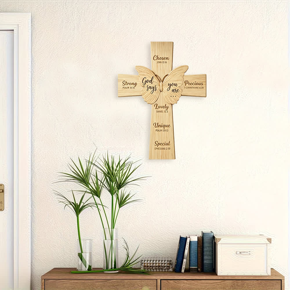 Christianartworkshop Décoration murale rustique en bois à caractère religieux avec l'inscription « Dieu dit que tu es » et un papillon - image 3