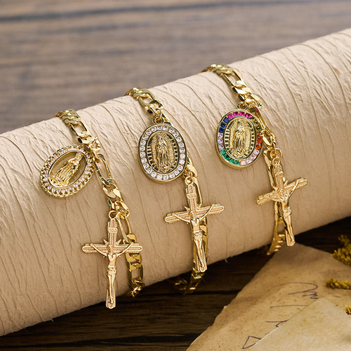 Christianartworkshop Bracelet Figaro avec médaille de Guadalupe, bordure en strass et pendentif crucifix - image 0