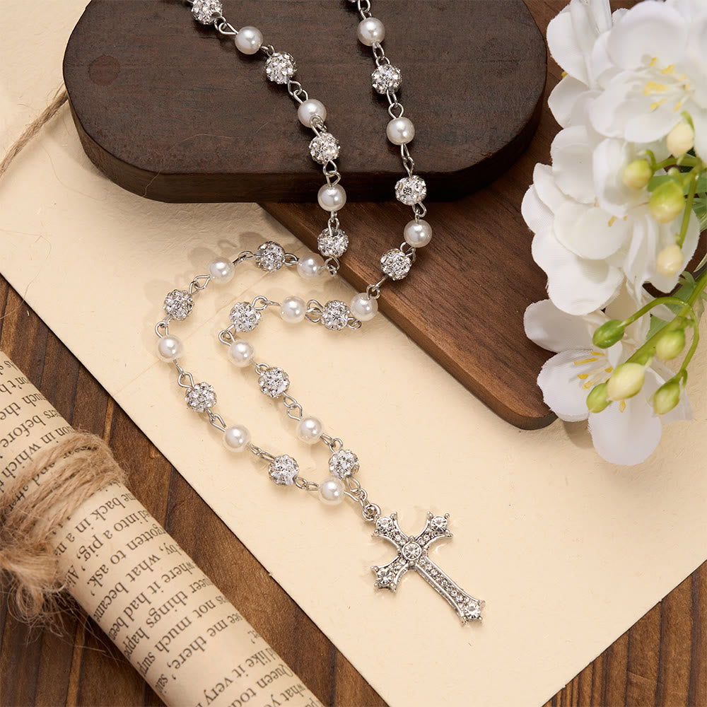 Christianartworkshop Collier croix en perles alternant perles et cristaux pavés : un symbole de dévotion sacrée - image 1