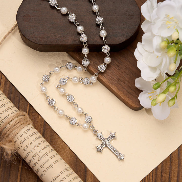 Christianartworkshop Collier croix en perles alternant perles et cristaux pavés : un symbole de dévotion sacrée - image 1