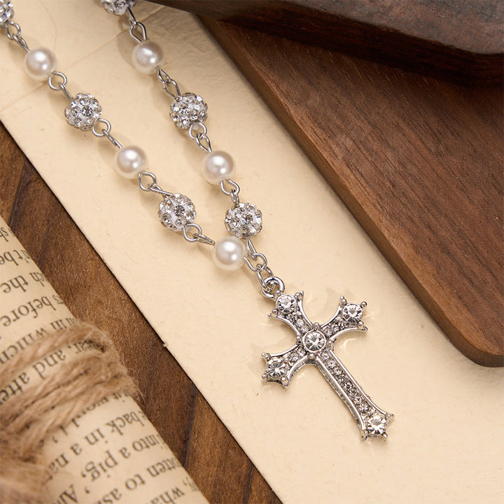 Christianartworkshop Collier croix en perles alternant perles et cristaux pavés : un symbole de dévotion sacrée - image 4