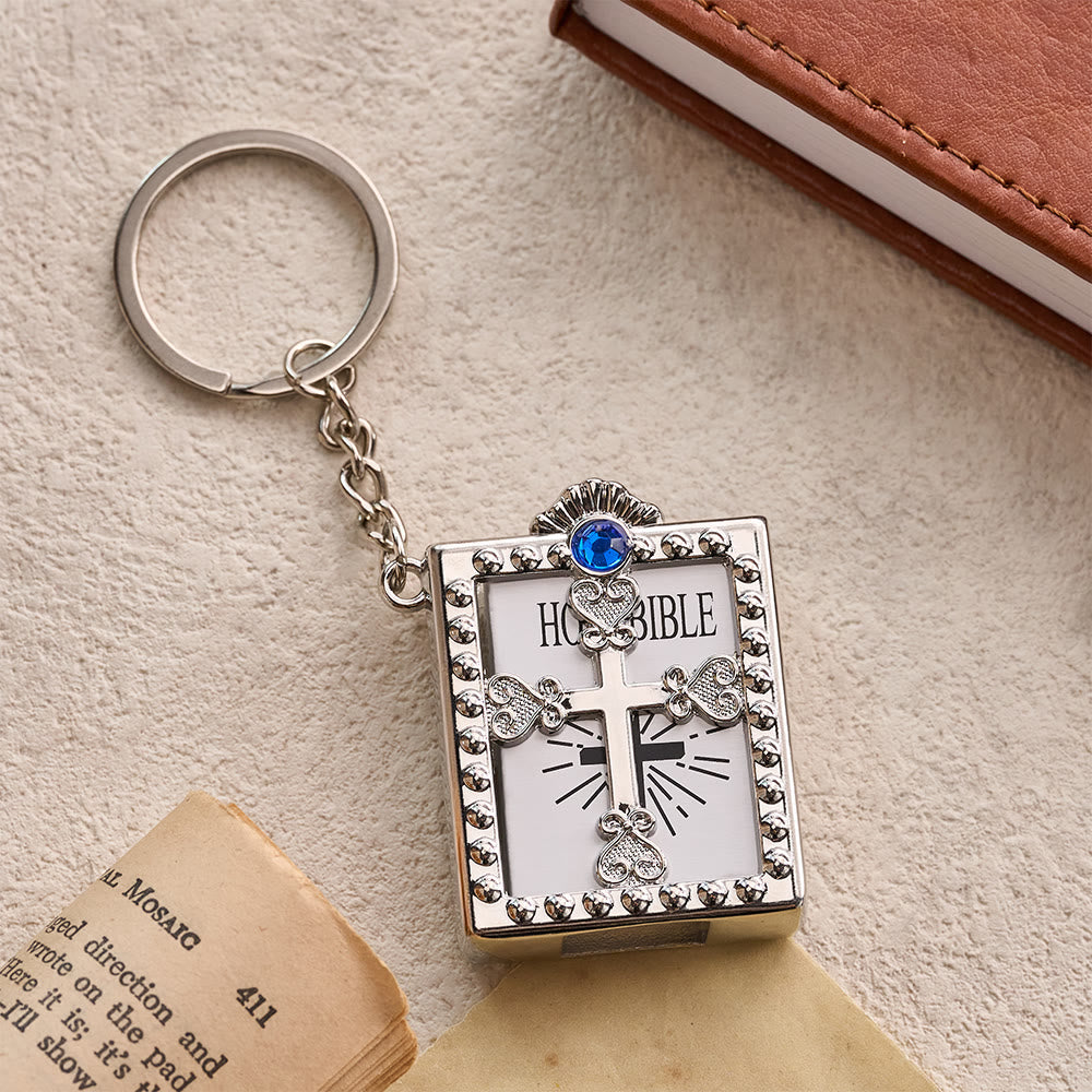 Christianartworkshop Porte-clés mini Bible encadré d'un cœur ajouré et d'une croix, orné d'un zircon incrusté : symbole de la promesse céleste sacrée - Argent et bleu - image 6