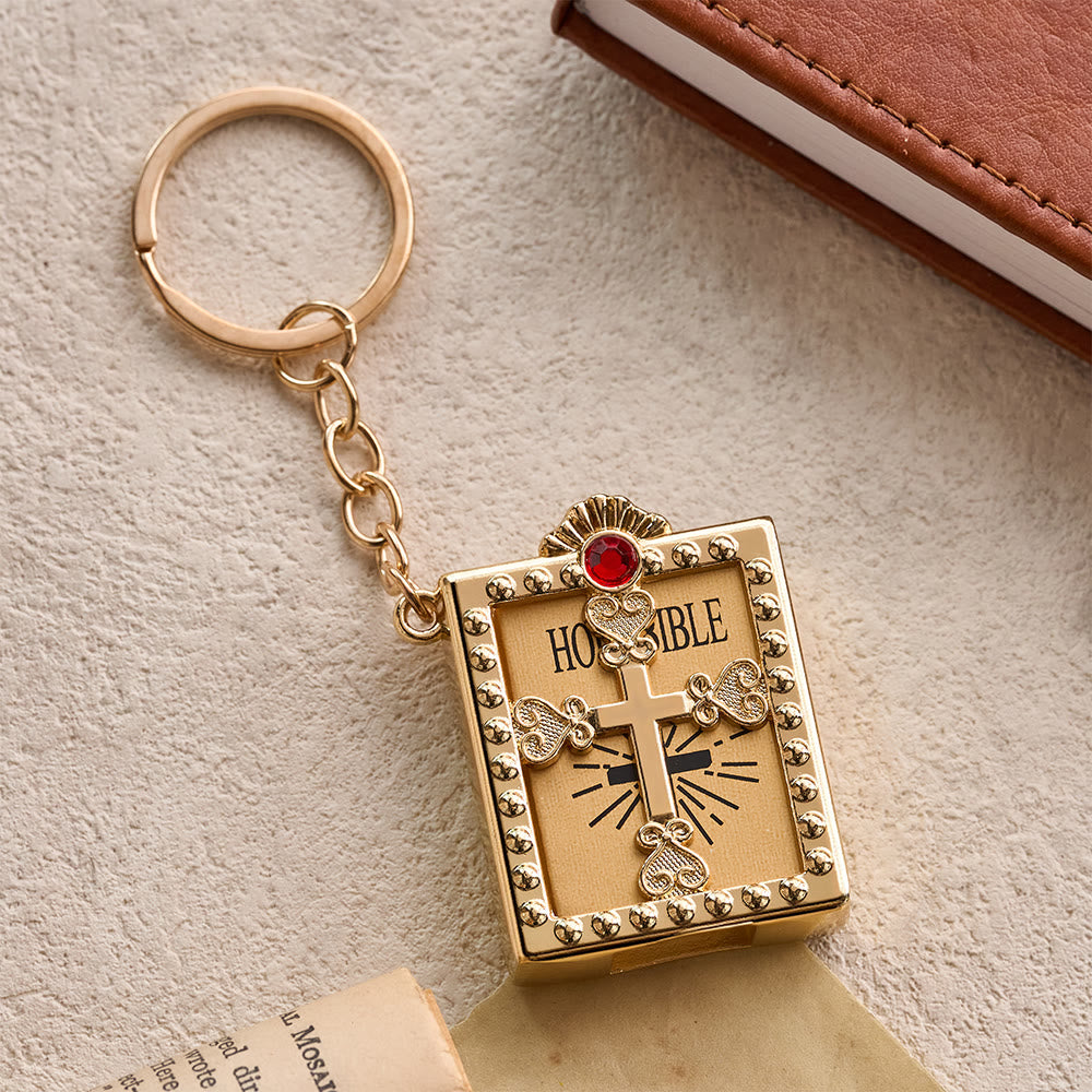 Christianartworkshop Porte-clés mini Bible encadré d'un cœur ajouré et d'une croix, orné d'un zircon incrusté : symbole de la promesse céleste sacrée - Doré et rouge - image 3