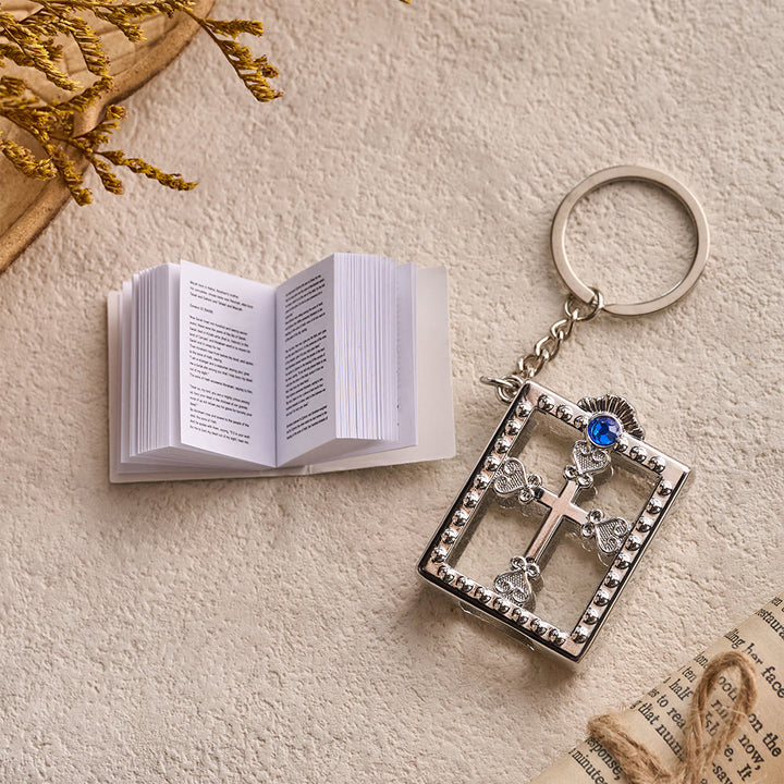 Christianartworkshop Porte-clés mini Bible encadré d'un cœur ajouré et d'une croix, orné d'un zircon incrusté : symbole de la promesse céleste sacrée - image 7