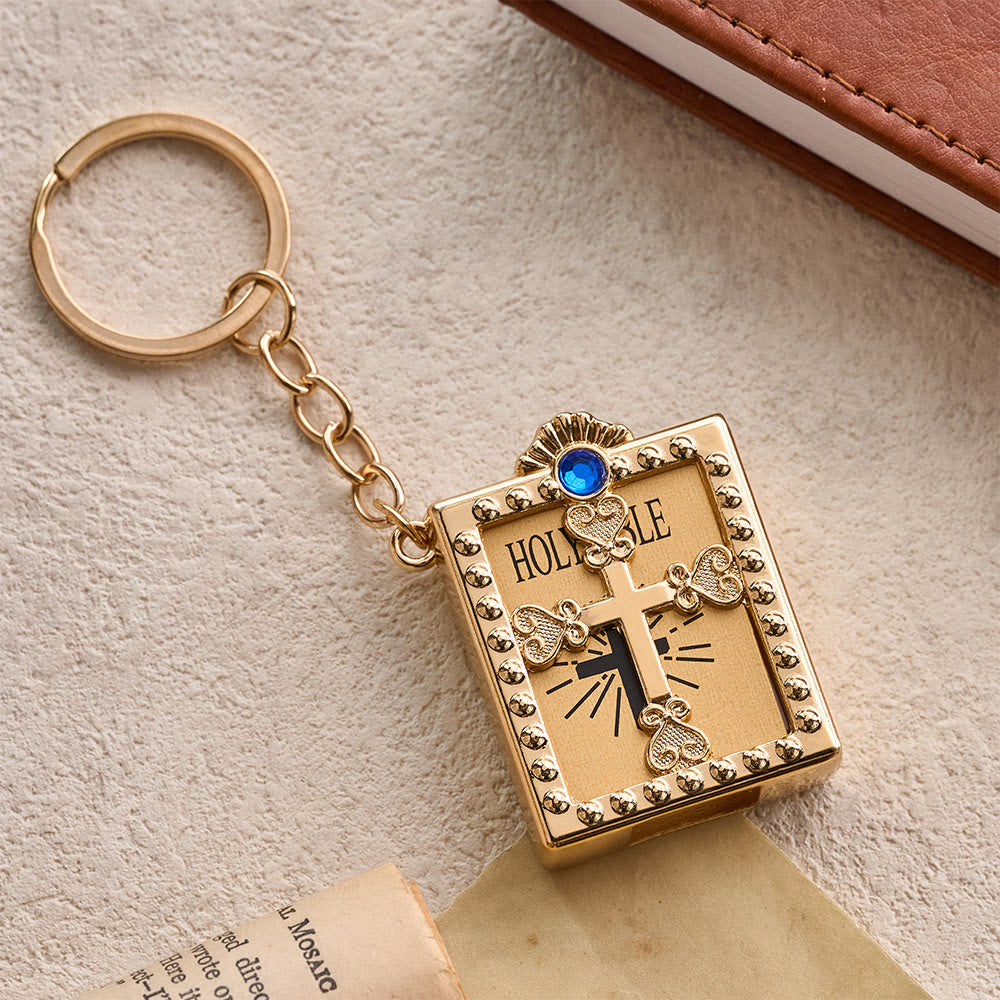Christianartworkshop Porte-clés mini Bible encadré d'un cœur ajouré et d'une croix, orné d'un zircon incrusté : symbole de la promesse céleste sacrée - Doré et bleu - image 4