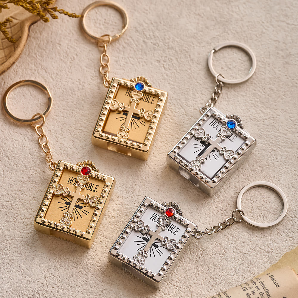 Christianartworkshop Porte-clés mini Bible encadré d'un cœur ajouré et d'une croix, orné d'un zircon incrusté : symbole de la promesse céleste sacrée - image 1