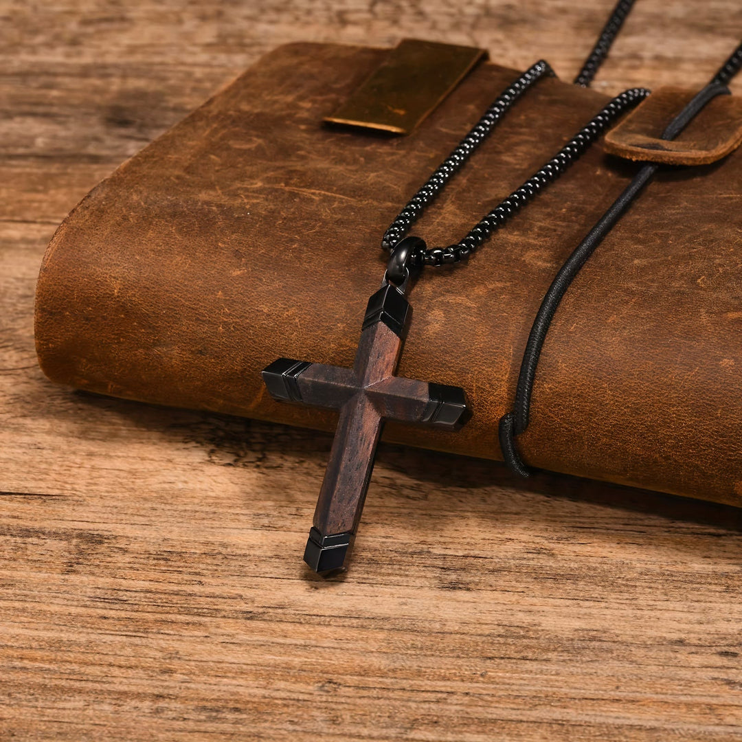 Christianartworkshop Collier à pendentif croix en bois massif incrusté d'acier inoxydable bicolore et chaîne maille forçat - image 0