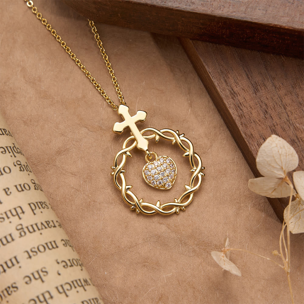Christianartworkshop Collier pendentif croix pavée de zircon avec couronne d'épines et pierre taillée en forme de cœur : un symbole d'amour rédempteur sacré - image 5