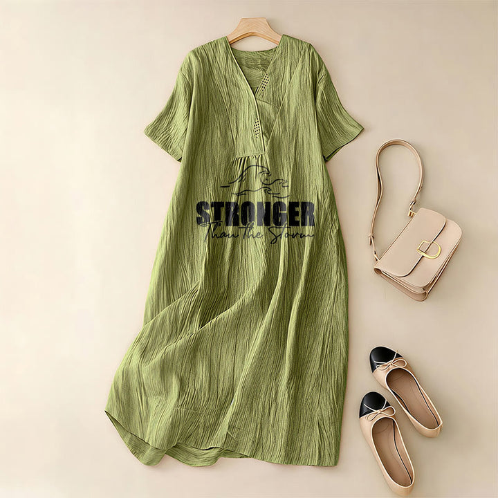Christianartworkshop Robe midi à manches courtes et col en V à motif vague « Plus forte que la tempête » - image 4