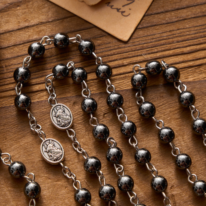 Christianartworkshop Chapelet en hématite avec médaille de l'archange en argent antique et coffret rond gravé assorti - image 3